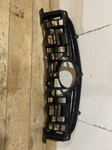 TOYOTA PRIUS XW30 2009-2015 STOßSTANGE VORNE MITTE OBEN KÜHLERGRILL 53111-47020 - Bild 1 von 8