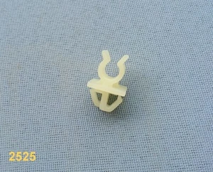 2x Halter Stütze clip für Motorhaube 14mm   7mm  weiß 2525 249 - Picture 1 of 5