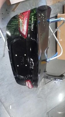 Chevrolet Malibu 2019 cubierta tapa maletero negro OEM 23334180 98000 millas Foto 1 de 2