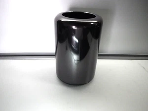 Mac Pro 6,1 A1481 Late 2013 3.50GHz Quad-Core Intel Xeon E5 | 32GB RAM 250GB SSD - Afbeelding 1 van 23