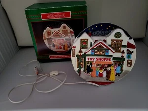 House of Lloyd Christmas Around the World Toy Shoppe Caroler's Lighted Plate - Picture 1 of 7