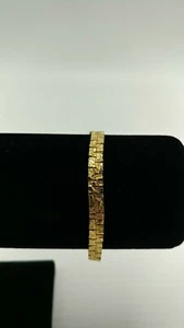 Textured Gold Tone 7 1/4" Clasp Closure Bracelet Korea - Picture 1 of 2