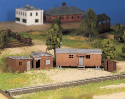 Bachmann 45983 O Scale Hobo Jungle (Two Shacks, Box Car, Outhouse) - Image 1 of 4
