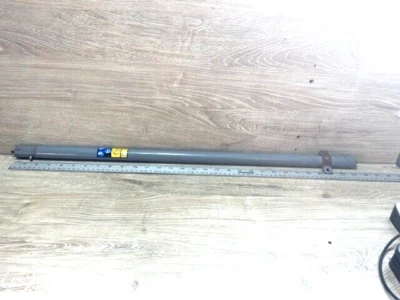 Recortadora de cuerda de gas Craftsman WS4200 2 ciclos carcasa inferior y eje de transmisión Foto 1 de 4