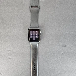 Apple Watch Series 3 Smartwatch Unisex 42mm ungetestet für Teile oder Reparatur - Bild 1 von 11