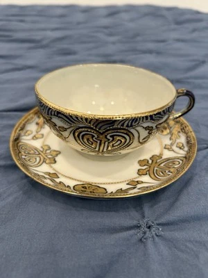Taza de té y platillo antiguos Nippon pintados a mano dorado negro Foto 1 de 4