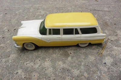 Ford AMT 1956 4 puertas sedán rural camioneta coche de promoción con motor de fricción funciona Foto 1 de 4