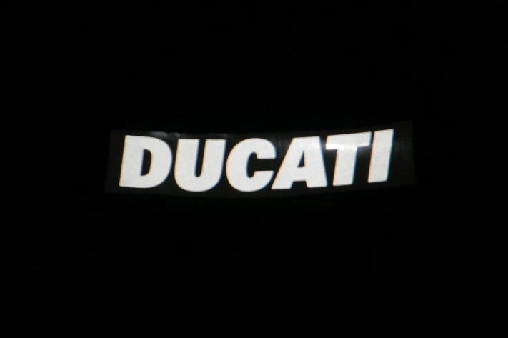 Pegatina/calcomanía de aleación cepillada para rueda trasera Ducati para Ducati Diavel ¿y más?. Foto 1 de 1