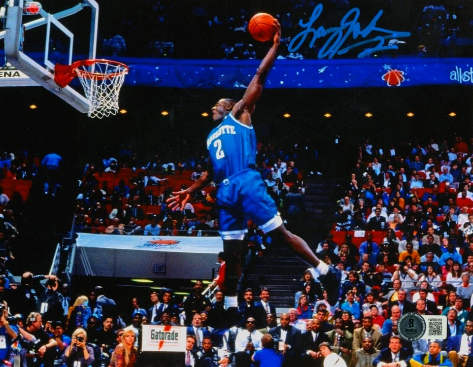 Foto assinada por Larry Johnson Charlotte Hornets 8x10 Beckett Witness BAS CERTIFICADO DE AUTENTICIDADE #4 - Imagem 1 de 1