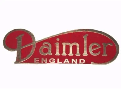 Ancien insigne de botte Daimler Motors England Script acier peint en rouge - Photo 1/3