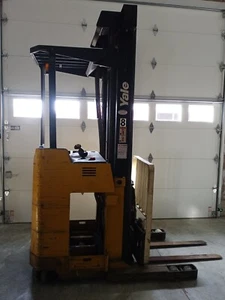2004 YALE NR035AE STAND ON ELECTRIC FORKLIFT - Picture 1 of 16