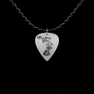 Three Days Grace inspiriertes Gitarren-Plektrum-Anhänger Halskette – Emo Rock Schmuck - Bild 1 von 1