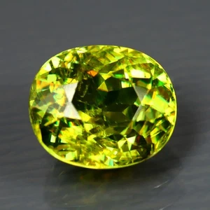 Piedra preciosa natural esfena verde Pakistán corte ovalado resplandeciente de 2,32 quilates (8 x 7 mm) - Imagen 1 de 2