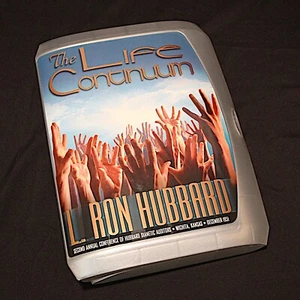 L Ron Hubbard Lectures The Life Continuum CDs Scientology 2007 Used Good - Imagen 1 de 19