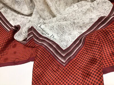 BUFANDA DE SEDA CHRISTIAN DIOR (43” X 43” / 110 cm X 110 cm) / Bufanda llamativa Foto 1 de 4