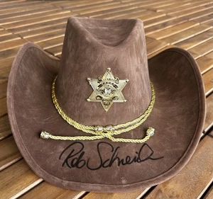 SOMBRERO FIRMADO ROB SCHNEIDER HAPPY GILMORE 2 RACC VENDEDOR DE CONFIANZA CERTIFICADO DE AUTENTICIDAD JSA - Imagen 1 de 2
