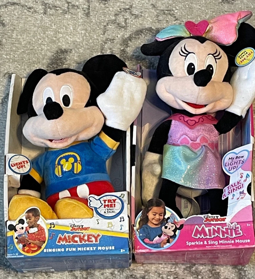 Disney Junior Mickey Mouse Singing Fun Lights up Hot Dog Dance Break