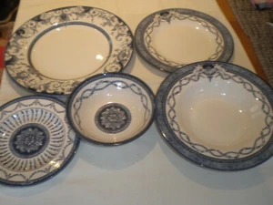 5 PIECE DINNER SERVICE BY QUEENS ( THE HISTORIC ROYAL PALACES ) - Picture 1 of 5
