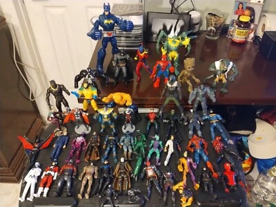 Lote de figuras de acción de Marvel y DC Comics muchas piezas geniales y algunas caras 40+ Foto 1 de 4
