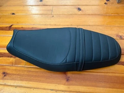 OEM Triumph Street Twin/street Cup black vinyl Double seat - Image 1 of 4