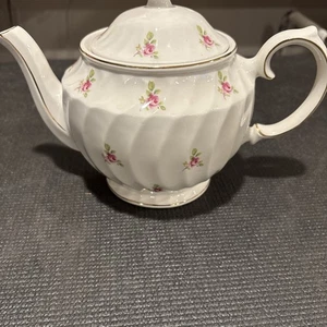 Windsor Vintage Porcelain Floral Teapot 6.5” Red Rose Made In England- Mint Cond - Picture 1 of 8