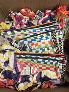Lote de accesorios Pride Mystery Box calcetines gafas de sol cordones para zapatos Scrunchie Target - Imagen 1 de 4