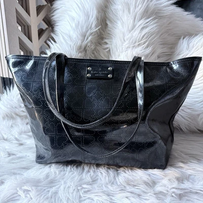 Kate Spade NY Harmony Metro Lg 黑色穿孔 2 手柄漆皮托特包 — 第 1/4 张图片