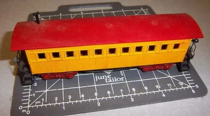 HO VINTAGE MANTUA Tyco Model Train Car Yellow with Red roof great condition - Picture 1 of 2