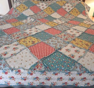Pioneer Women Petal Party Patchwork Full/Queen Quilt No Shams "EXCELLENT COND" - Picture 1 of 6