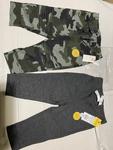 2 Paar Hosen mit Gummizug/Kordelzug Bund Größe 18 Monate Camouflage/Grau Neu mit Etikett - Bild 1 von 10