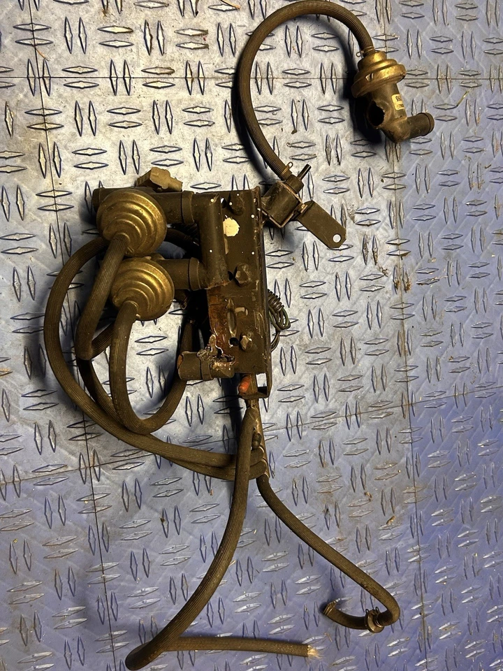 Componentes de emisiones Lamborghini Countach Foto 1 de 2