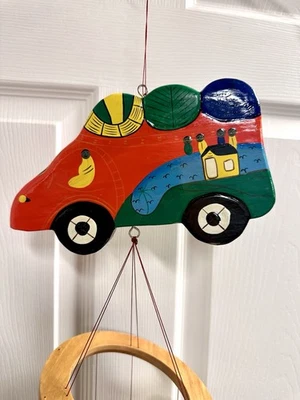 Móvil infantil temático coche pintado a mano madera artesanal Foto 1 de 4