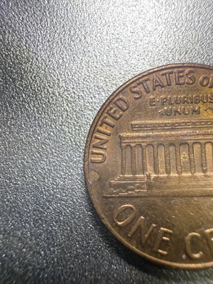 Rare 1969 D Penny /withFLOATING ROOF  No FG   Coin Is In Nice  Condition - Image 1 of 4