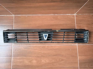 Nissan Bluebird U12 Front Grille With Emblem OEM 1987-1991 P/N 74131-RA0100 - Picture 1 of 16