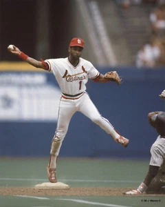 OZZIE SMITH 1988 ST LOUIS CARDINALS 8X10 PHOTO FIELDING - Picture 1 of 1