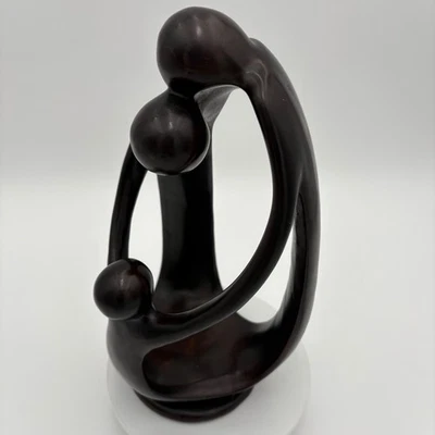 Estatuilla abstracta abrazo familiar tallada a mano Ironwood Tailandia de colección Foto 1 de 4