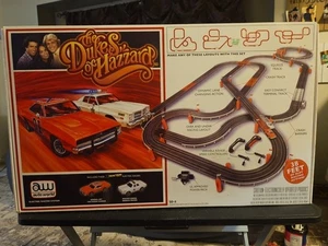 2008 Auto World The Dukes Of Hazzard XTraction Racing Slotcar Set Neu in Box - Bild 1 von 7