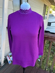 Logo by Lori Goldstein Pullover Sparkling Grape Purple Gr. Small, Neu mit Etikett - Bild 1 von 6