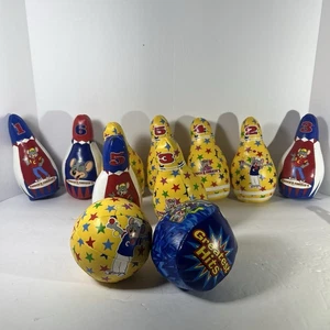 Vintage Chuck E Cheese Soft Toy Bowling Game 9 Pins & 2 Balls - Picture 1 of 24