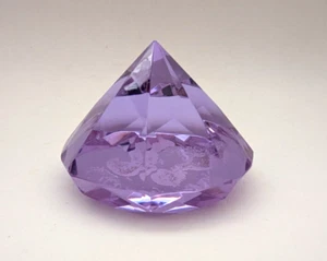 Cristal Facetado Corte Vidrio Diamante Pirámide Pisapapeles Amatista Te AMO - Imagen 1 de 5