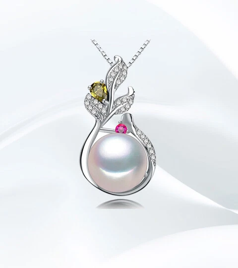 Collar de perlas con colgante de flores enchapado en oro blanco Foto 1 de 1