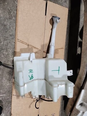 Depósito de líquido limpiaparabrisas Infiniti M37, M56, M35H, Q70 2011-2019 OEM Foto 1 de 3
