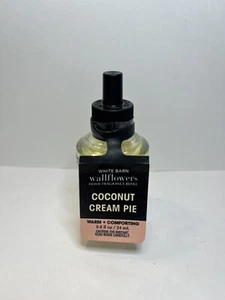 Bath & Body Works PASTEL CREMA DE COCO Bombilla Flor Caramelo Natillas + Corteza de Pastel - Imagen 1 de 2