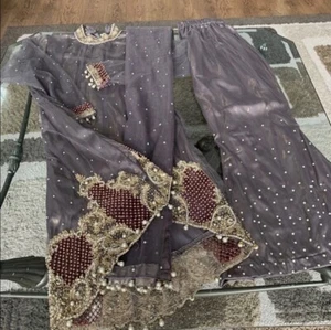 Pakistani heavy party wear dress - Picture 1 of 8
