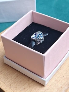 Weihnachtsmann und Rentiere PANDORA Charm 790033C01 - Bild 1 von 9