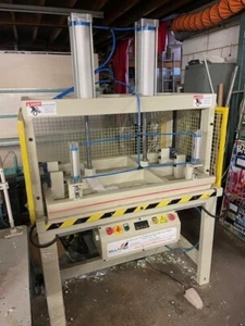 PILLOW PACKING - DOG BED PACKING - CUSHION PACKING VACUME MACHINE - Picture 1 of 4