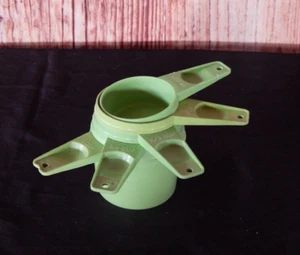 Vintage Tupperware Measuring 5 Cup Set. 1/4 ~ 1/2 ~ 2/3 ~ 3/4 ~ 1 cup ~  Green - Picture 1 of 3