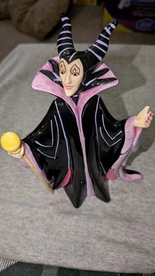 DISNEY'S MALEFICENT 7.5" CERAMIC FIGURINE FROM SLEEPING BEAUTY. VINTAGE. - Image 1 of 4