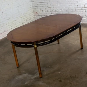 MCM runder bis ovaler ausziehbarer Esstisch zugeschrieben Hickory Tung Si Kollektion - Bild 1 von 20
