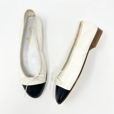 NUEVO Zapatos planos de ballet vintage Chanel puntera con arco de dos tonos blancos negros 36,5 6,5 Foto 1 de 4